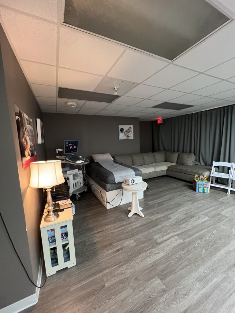 Comfortable viewing room at the Toes to Nose ultrasound studio in Knoxville